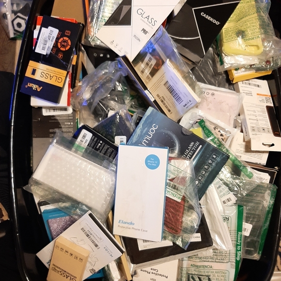 Phone cases and accessories - Picture 15 of 16